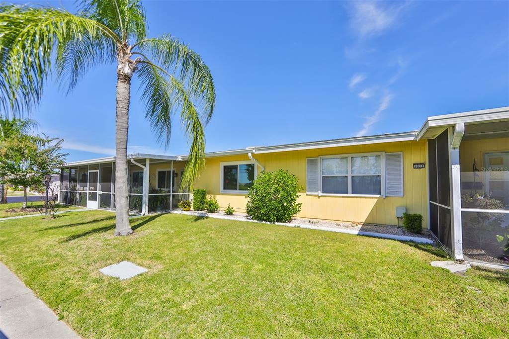 Property Photo:  1013 Rickenbacker Drive  FL 33573 