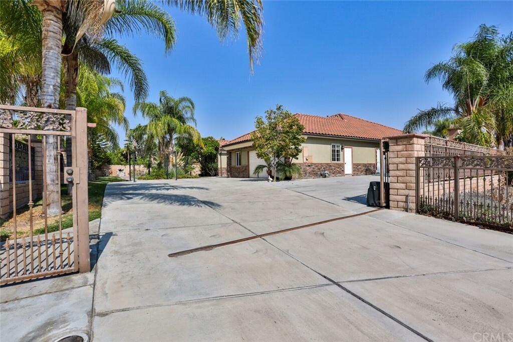 Property Photo:  11327 Morning Glory Court  CA 92503 