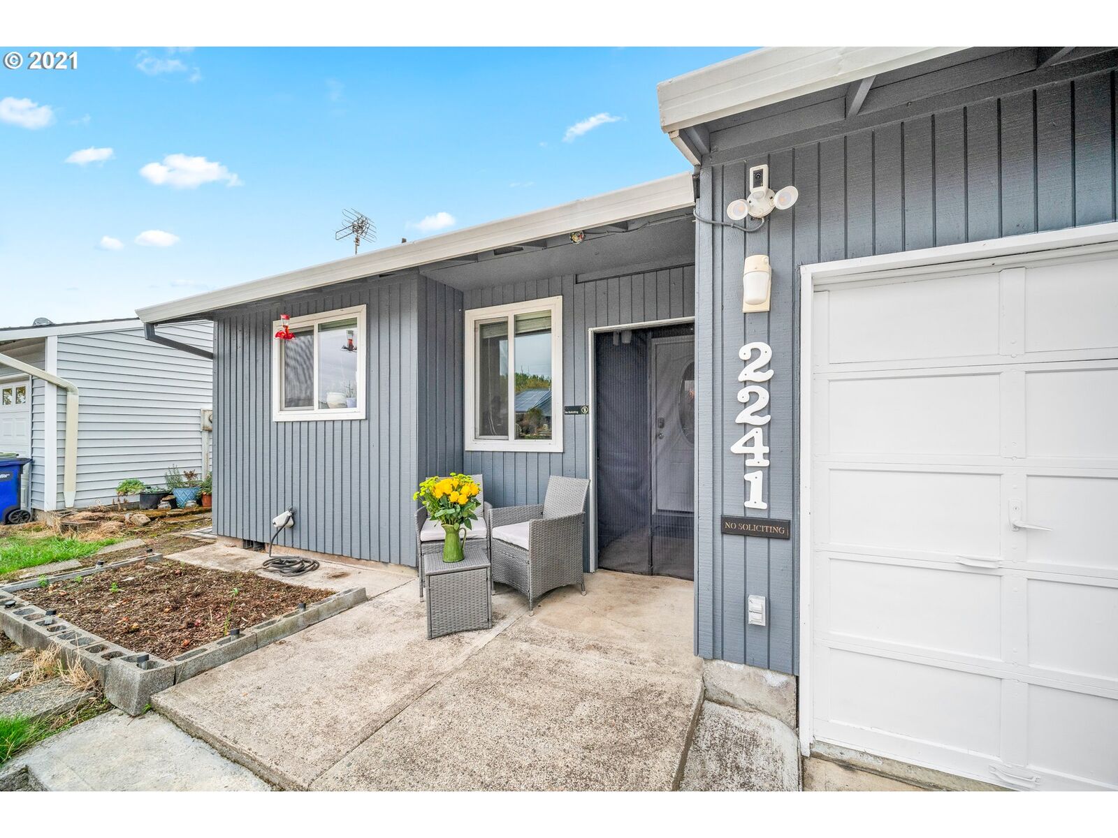 Property Photo:  2241 S Alpine St  OR 97113 