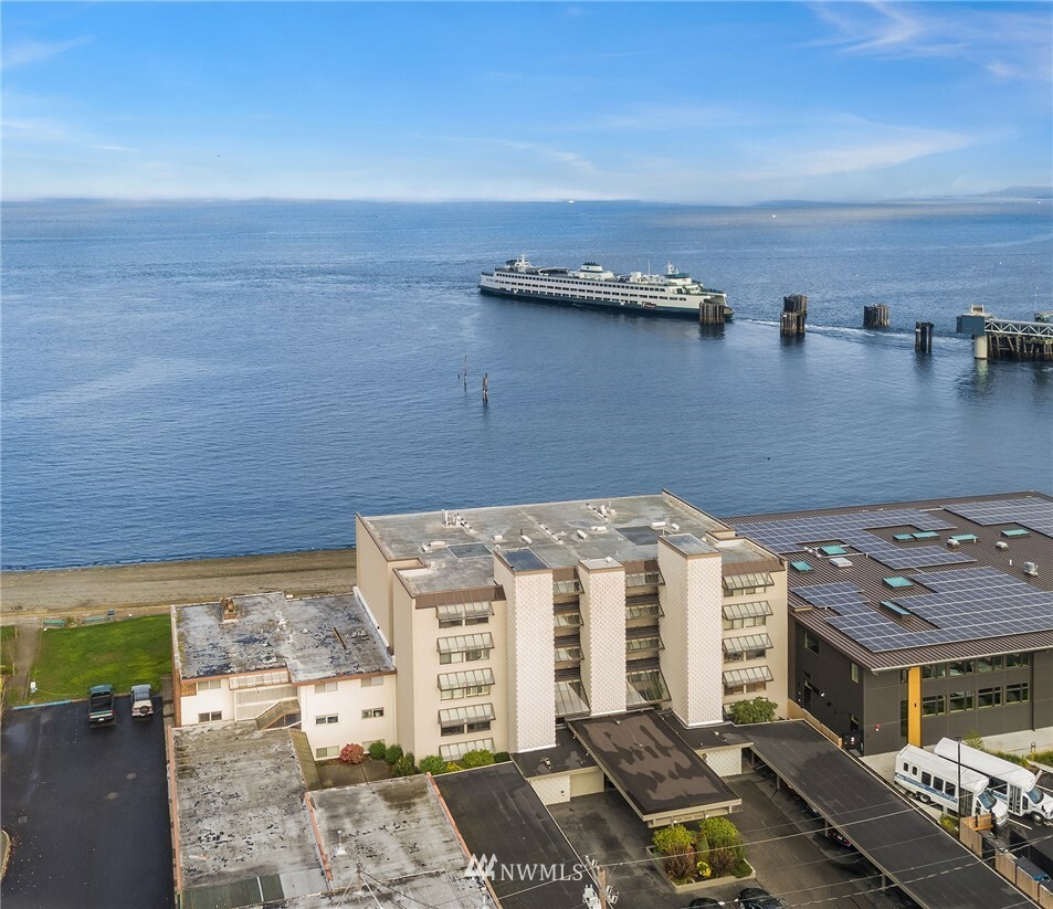 Property Photo:  200  Beach Place 503  WA 98020 