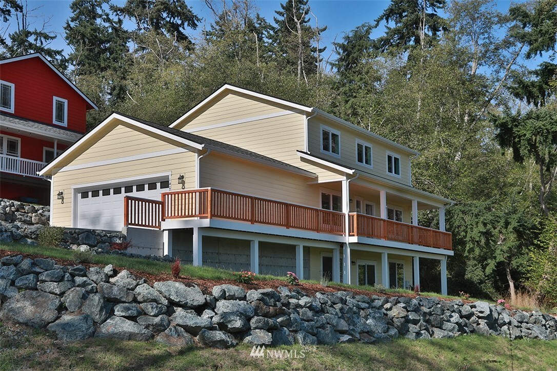 Property Photo:  1409  Castlewood Court  WA 98249 