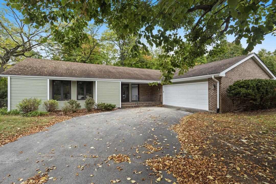 Property Photo:  1505 Saratoga Lane  IL 61107 