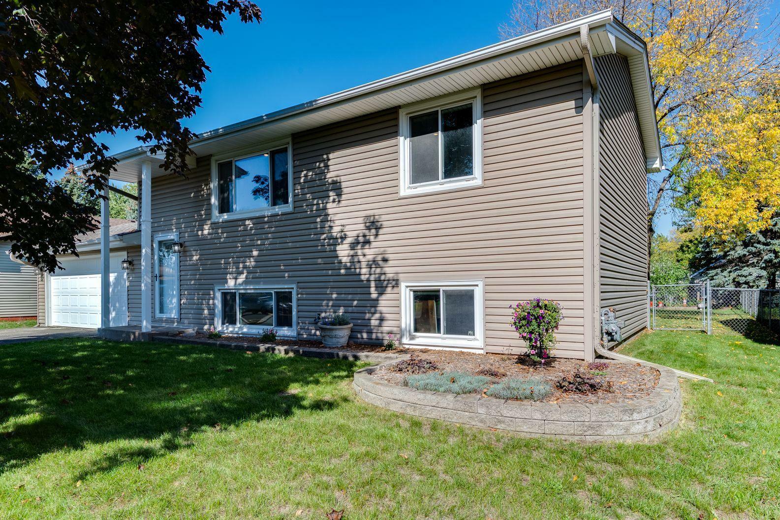 Property Photo:  9804 98th Avenue N  MN 55369 