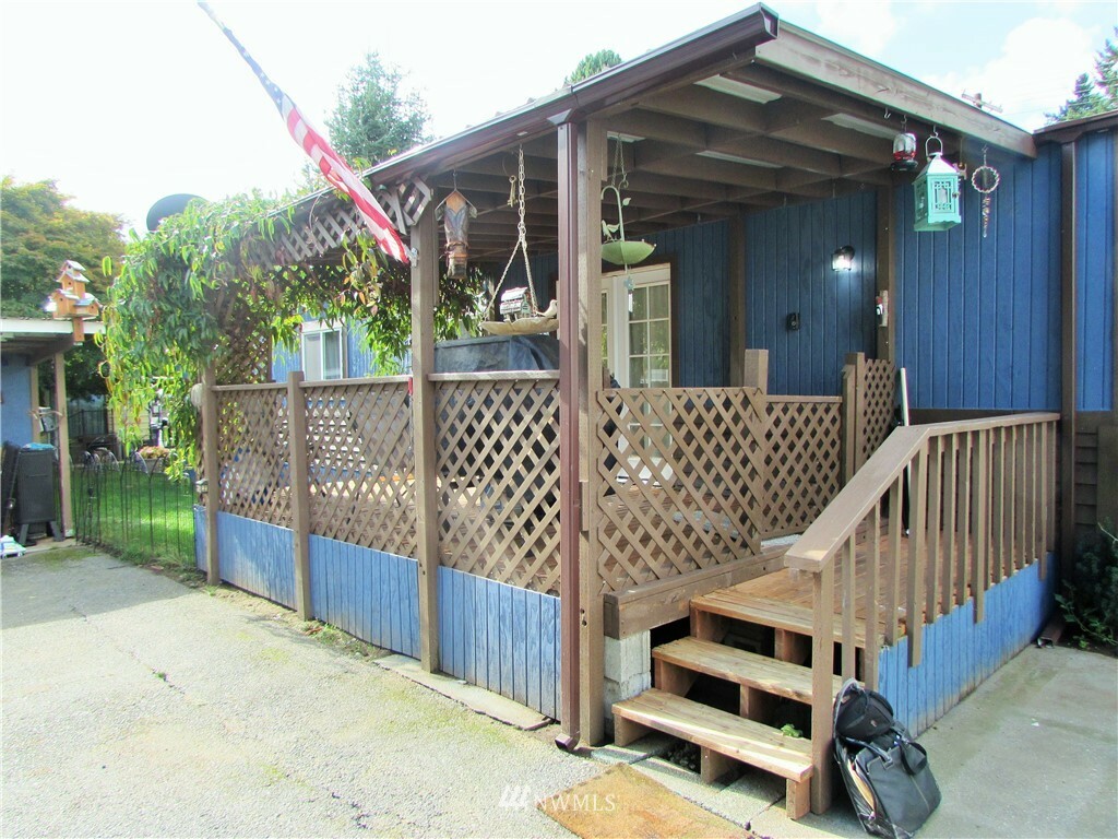 Property Photo:  11424  36th Drive NE Sp 93  WA 98271 