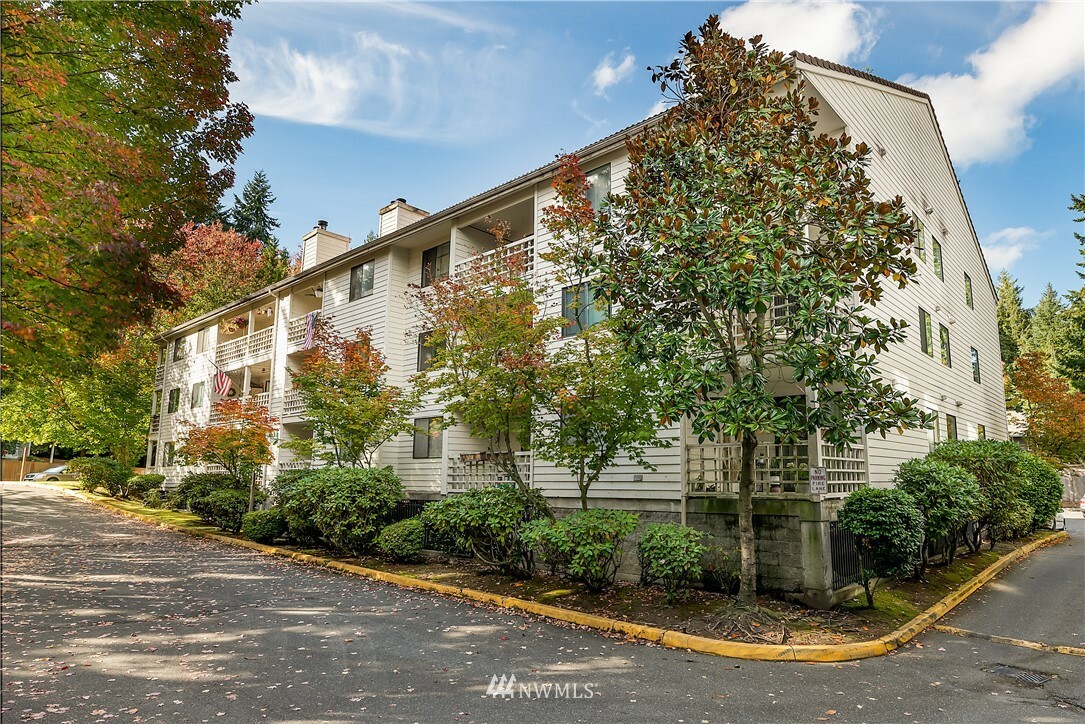 Property Photo:  700 N 160th Street A-204  WA 98133 