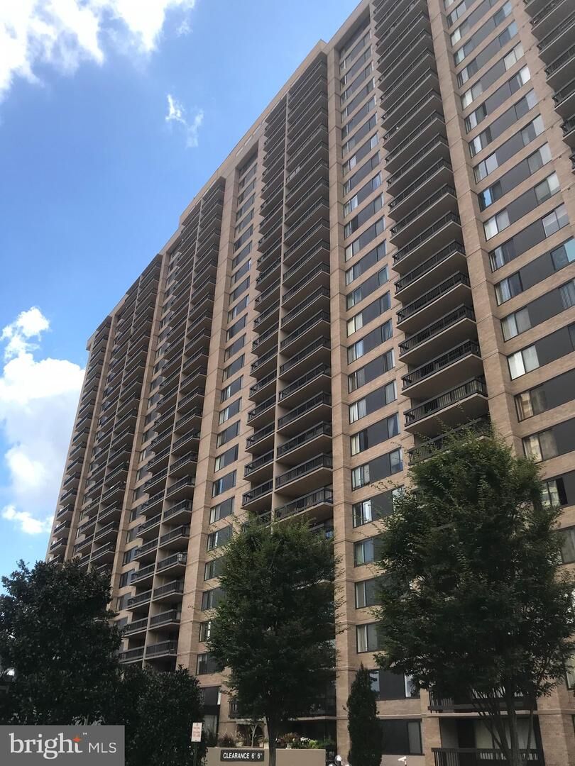 Property Photo: 3705 S George Mason Drive 1903S VA 22041