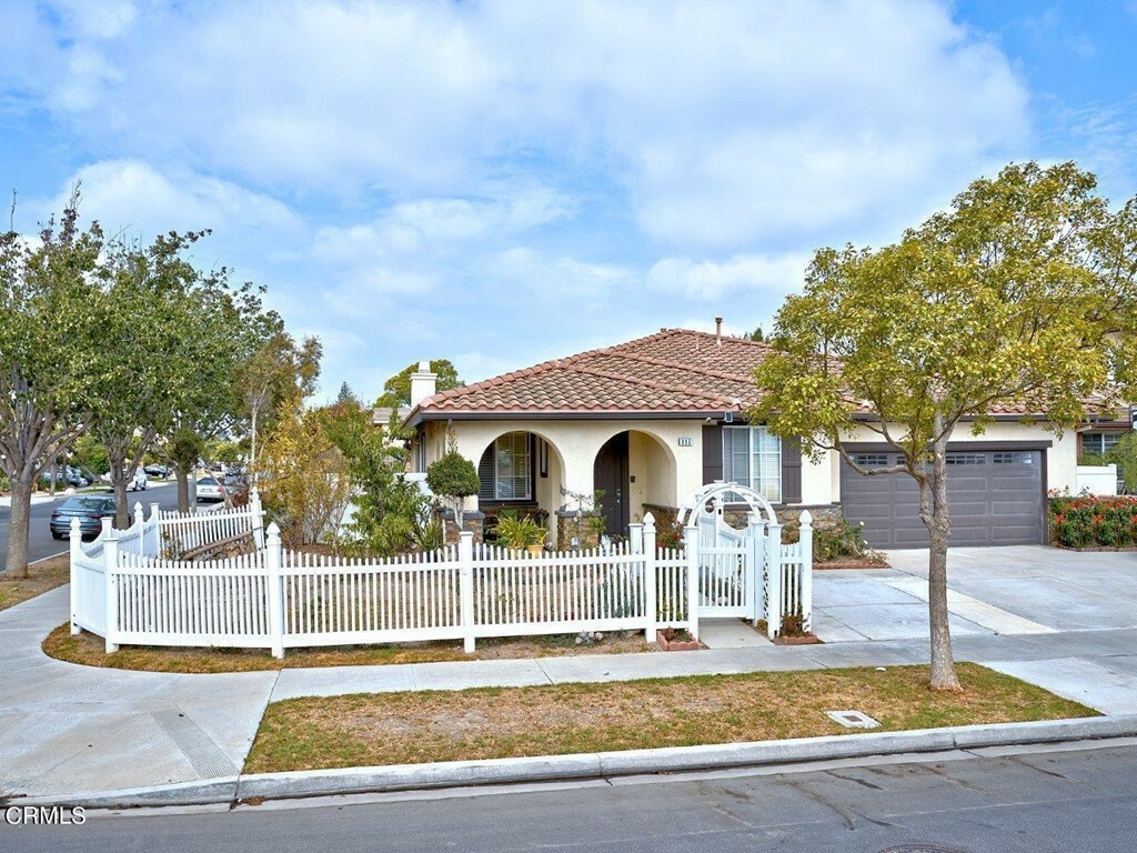 Property Photo:  815 Caliente Way  CA 93036 