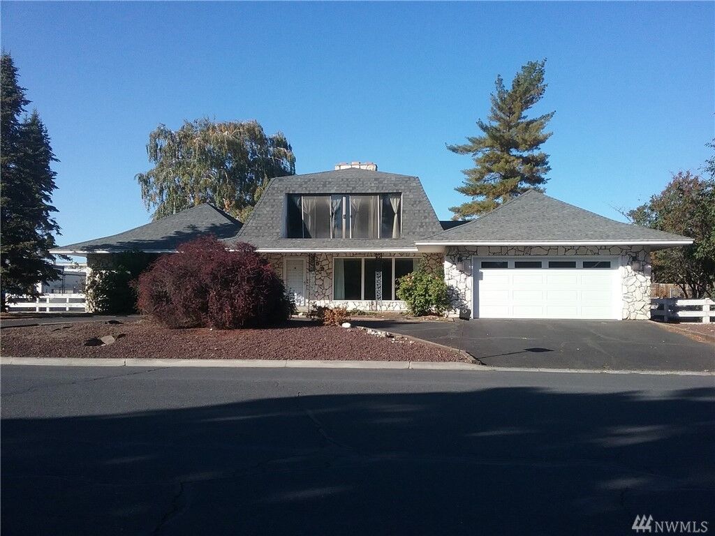 Property Photo: 759 H St SW WA 98848