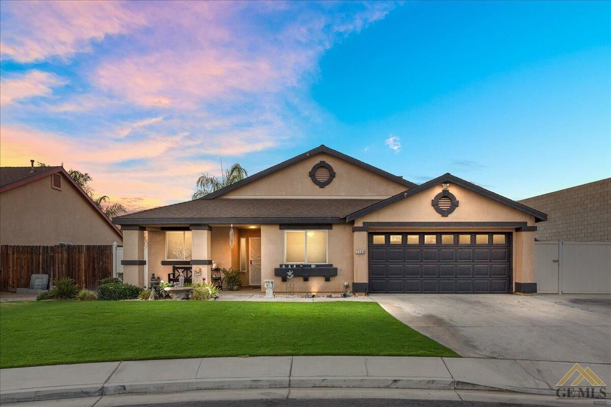 Property Photo:  2300 September Drive  CA 93313 