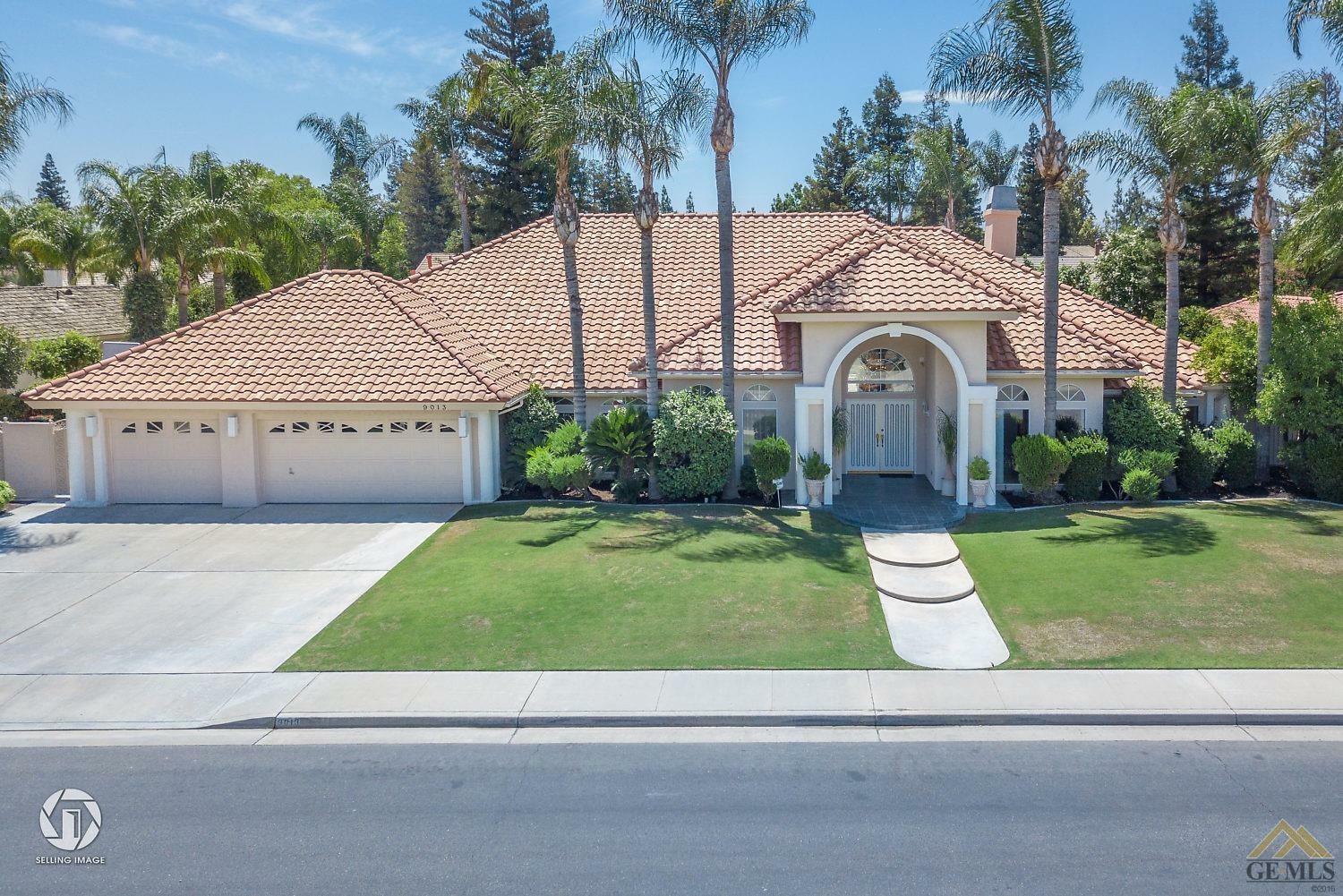 Property Photo:  9013 Saint Cloud Lane  CA 93311 