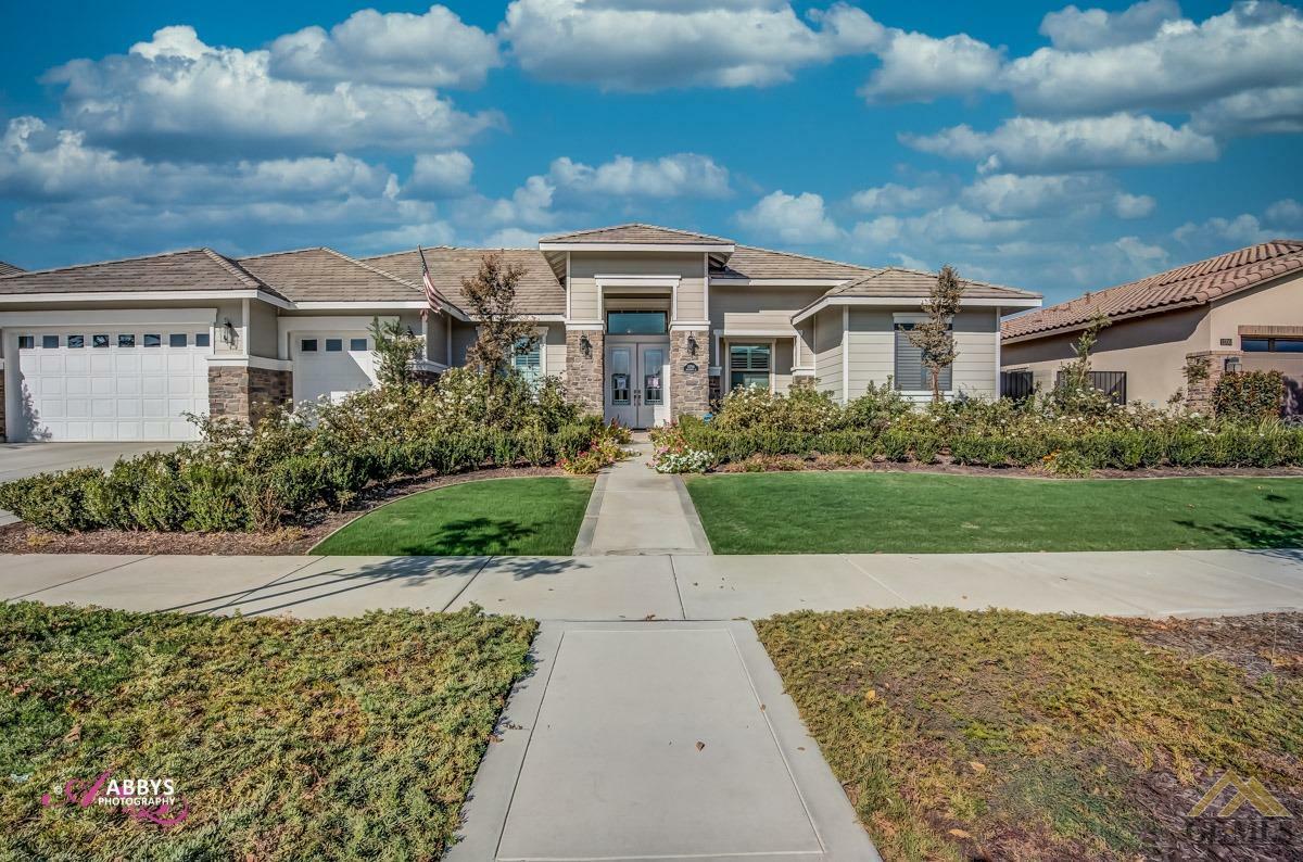 Property Photo:  11710 Heliotrope Court  CA 93311 