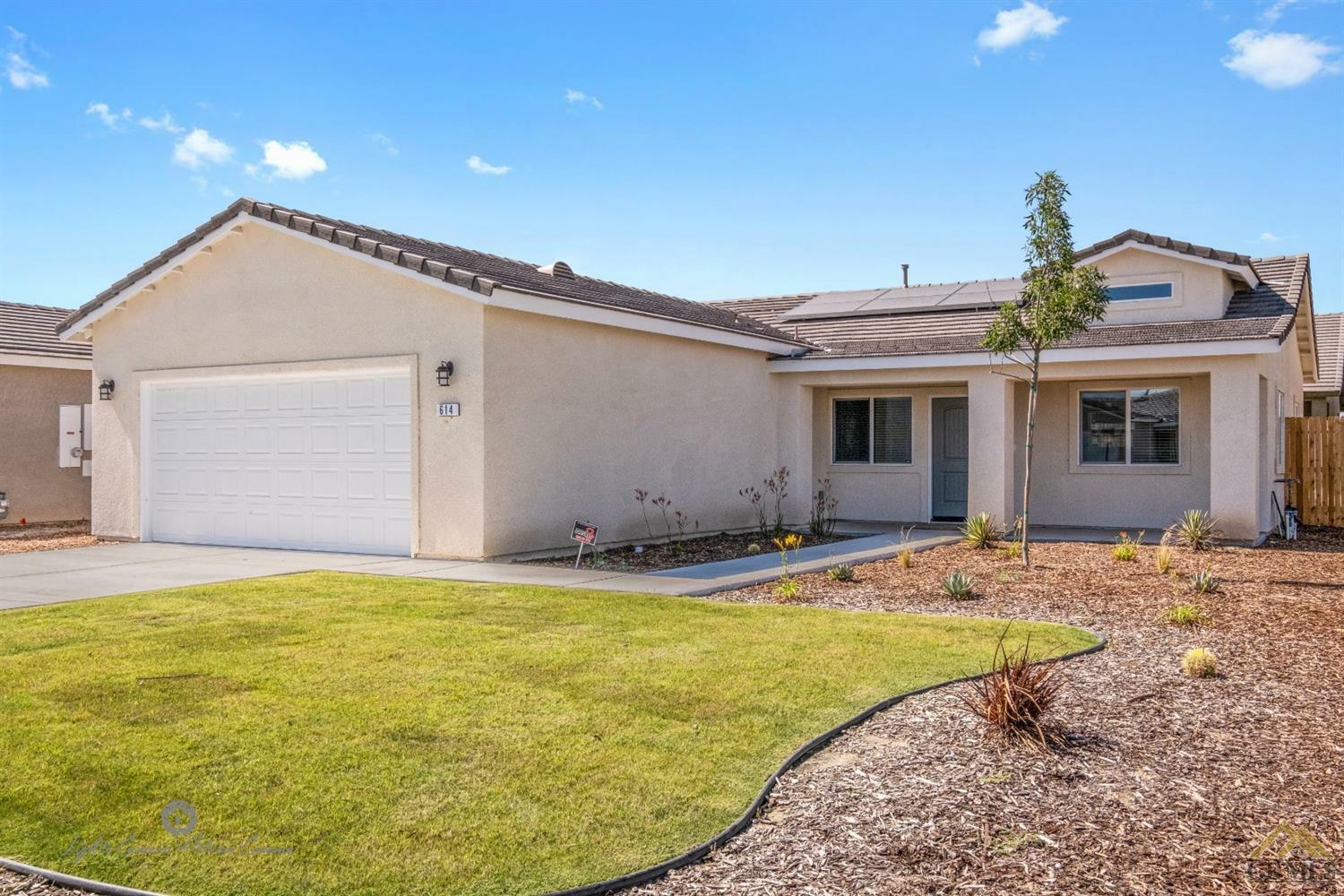 Property Photo:  614 Darling Point Drive  CA 93307 