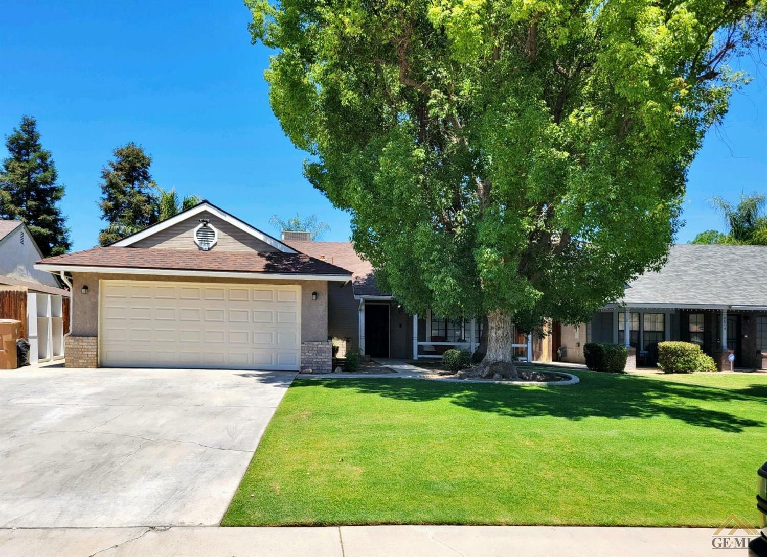 Property Photo:  8808 Heely Court  CA 93311 