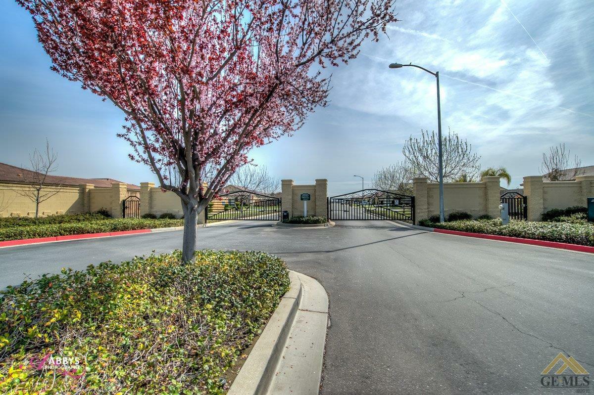 Property Photo:  15422 Carparzo Drive  CA 93314 