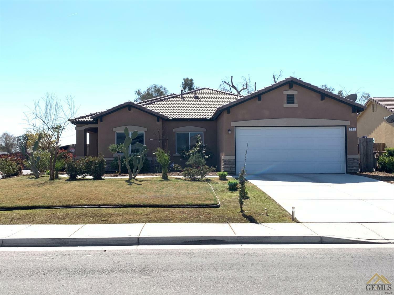 Property Photo:  307 Count Fleet Way  CA 93307 