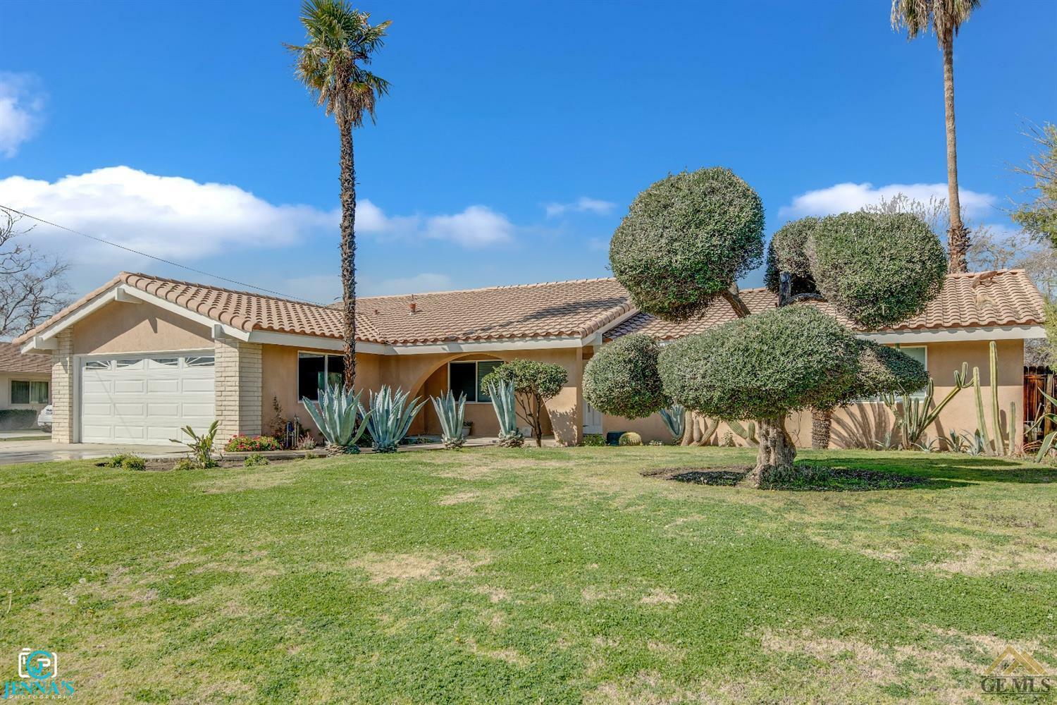 Property Photo:  3013 Elm Street  CA 93301 