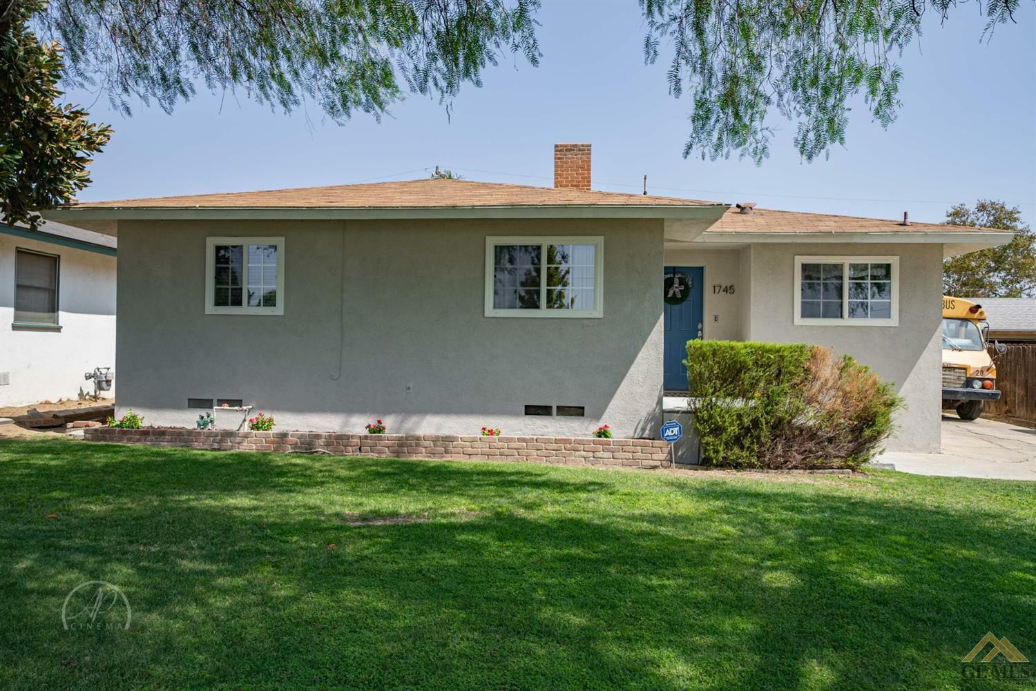 Property Photo:  1745 Cypress Circle  CA 93306 