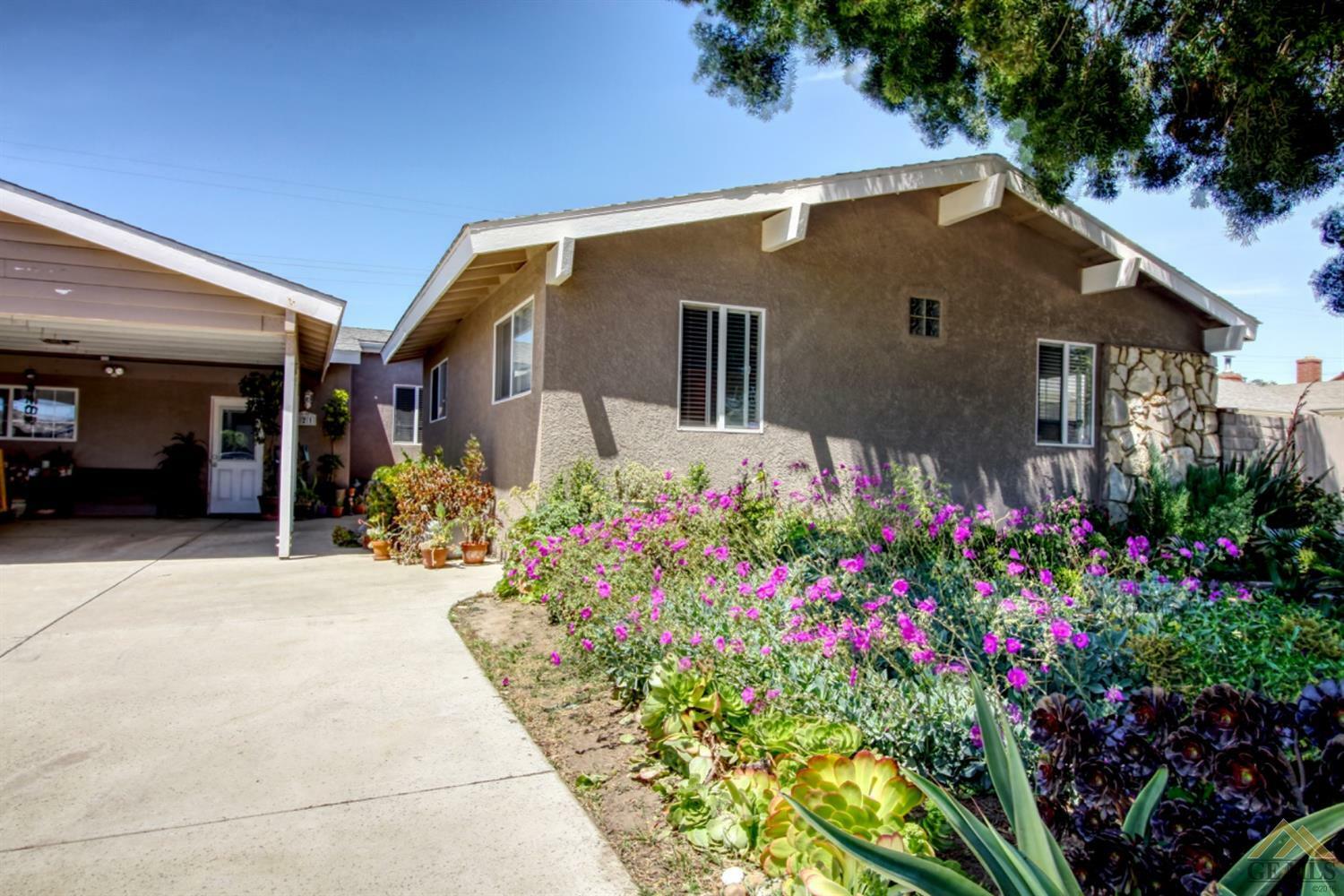 Property Photo:  521 E Bunny Avenue  CA 93454 