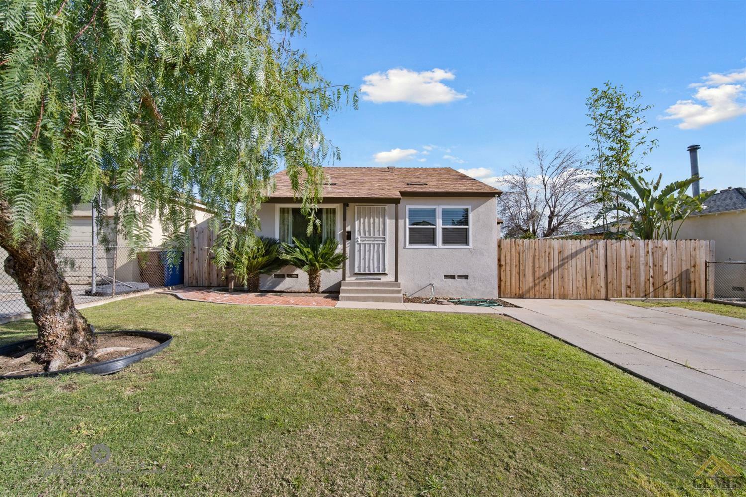 Property Photo:  1920 Margo Lane  CA 93308 