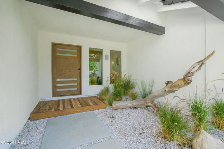 Property Photo:  958 Ranch House Road  CA 91361
