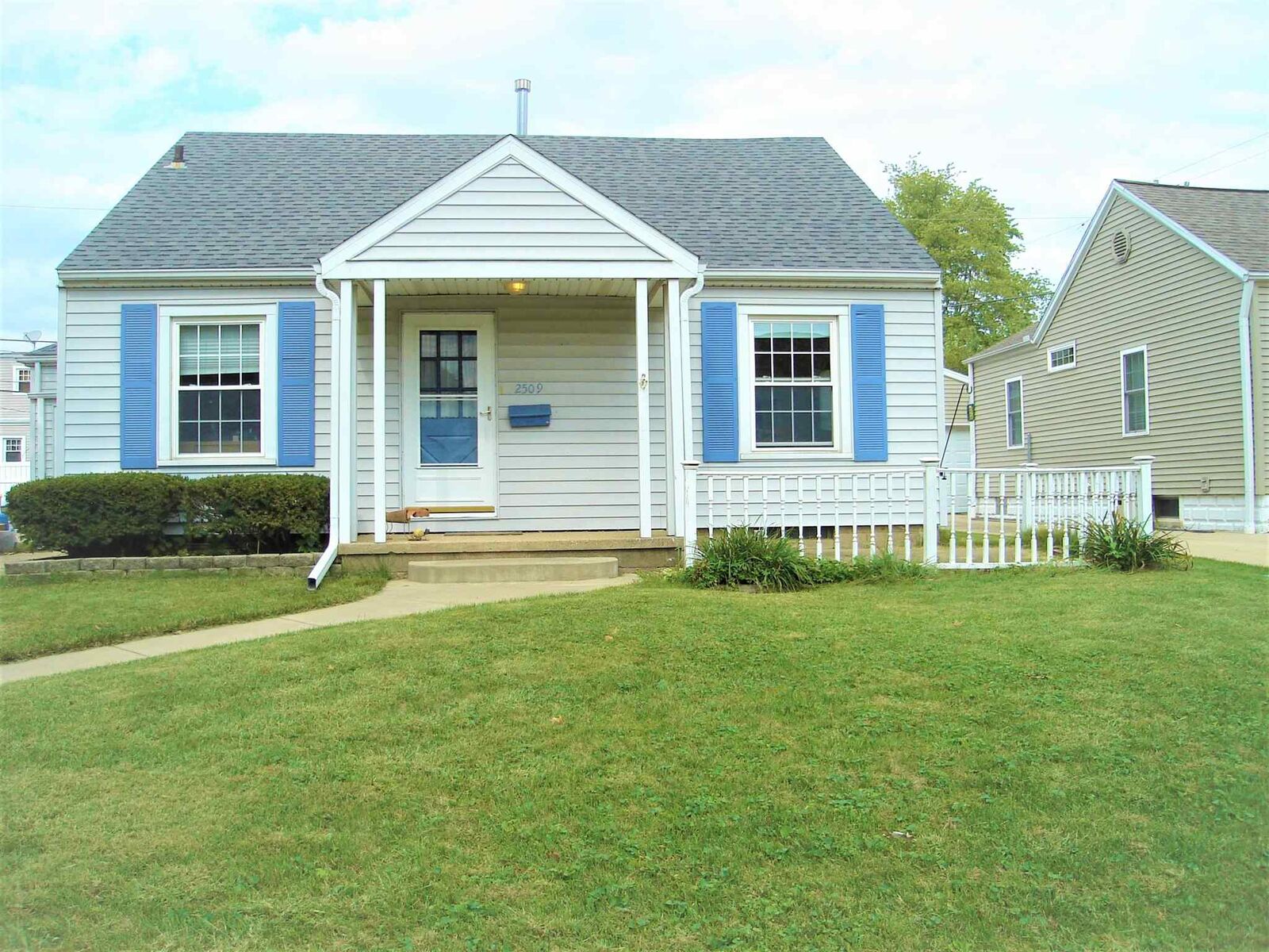 Property Photo:  2509 W Kenwood  IL 61604 