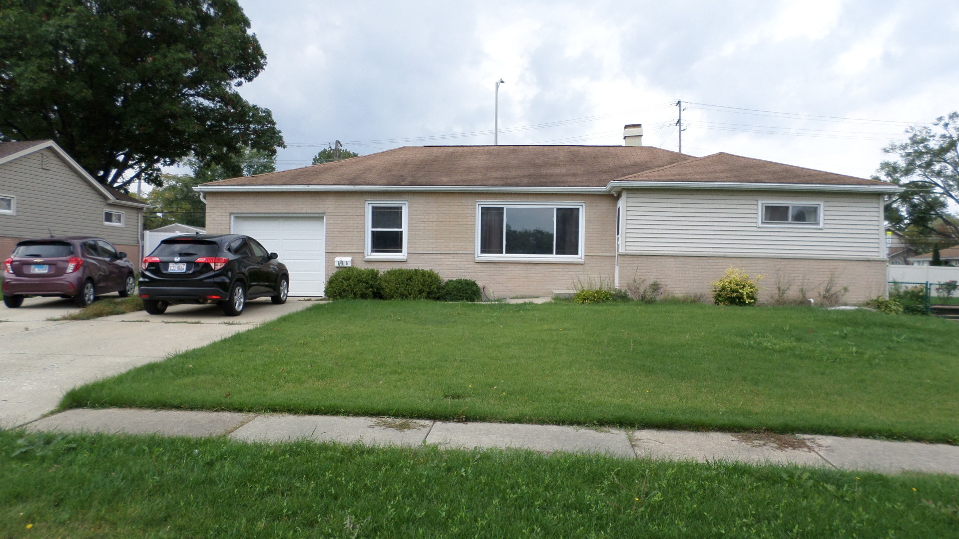 Property Photo: 660 Cumberland Street IL 60169