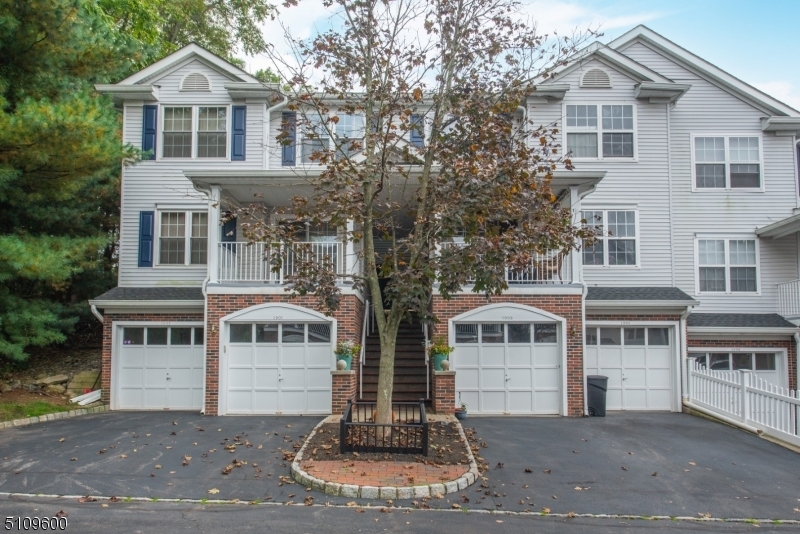 Property Photo:  1004 Worthington Ct 1004  NJ 07834 