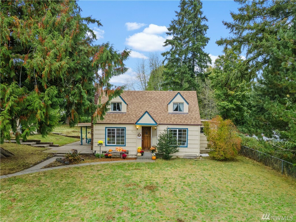 Property Photo: 102 W Poplar St WA 98584