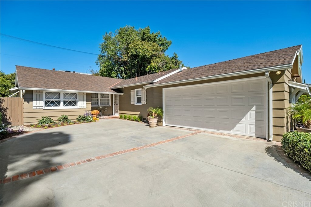 Property Photo:  22141 Costanso Street  CA 91364 