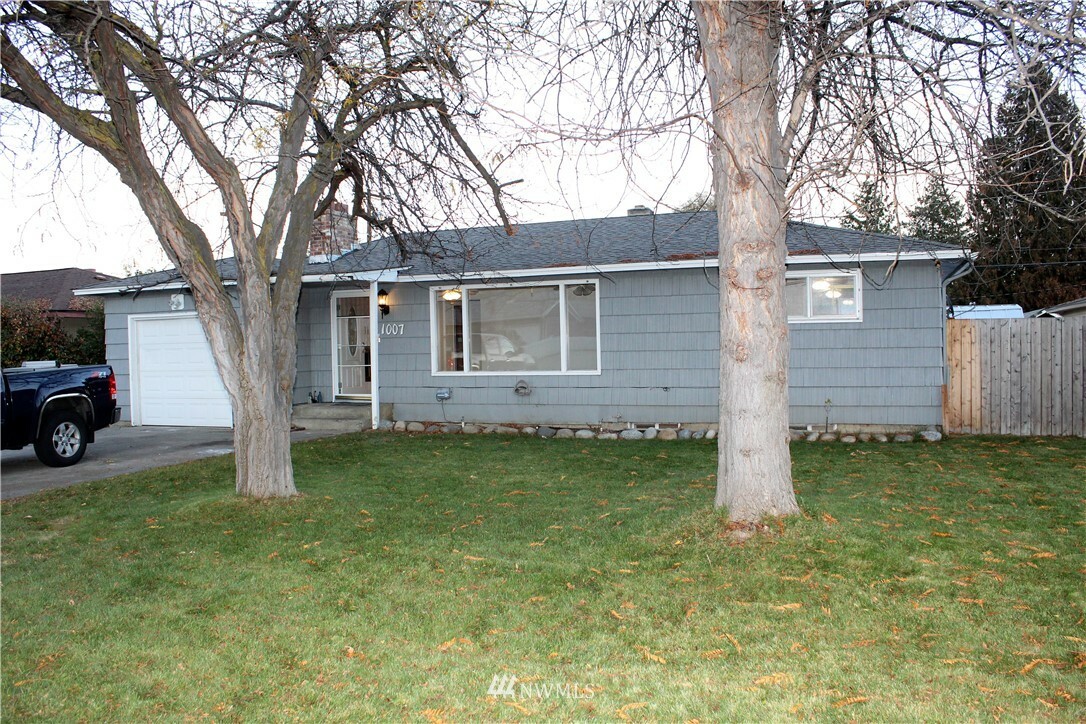 Property Photo: 1007 Dartmouth Avenue WA 98801