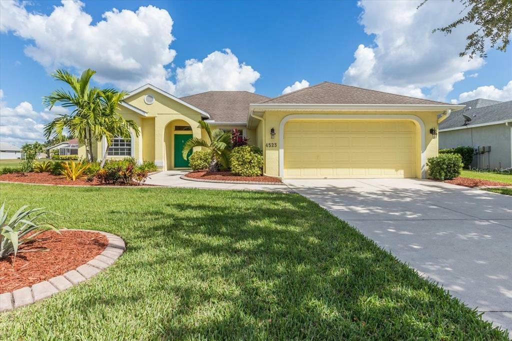 Property Photo:  4523 29th Avenue Circle E  FL 34221 