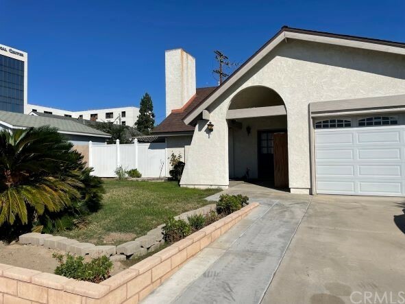 Property Photo:  1046 N Lido Street  CA 92801 