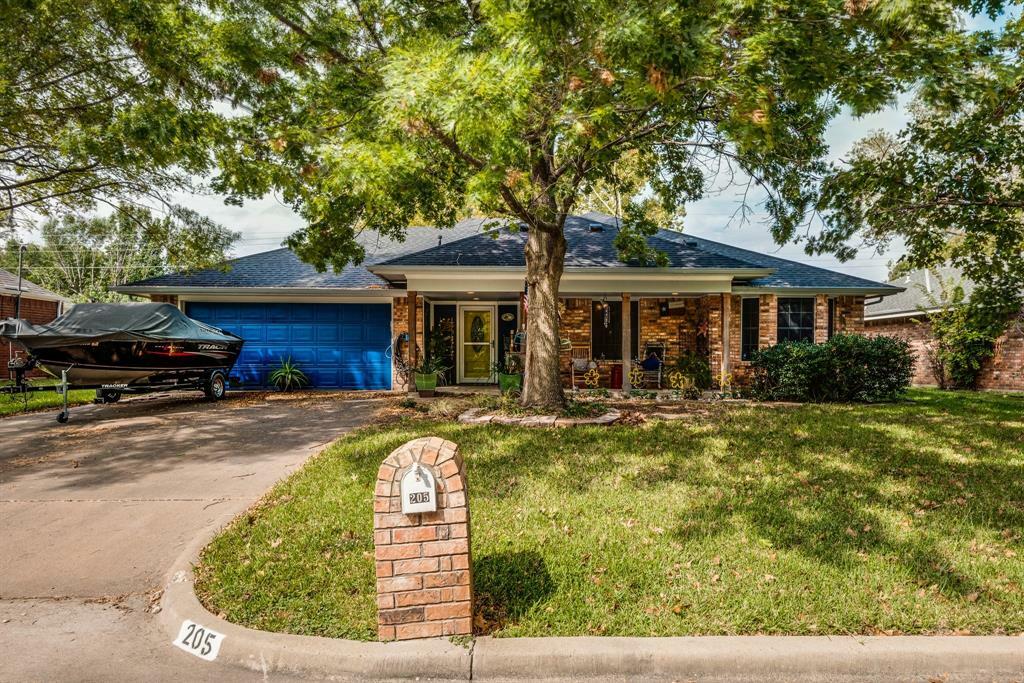 Property Photo:  205 Morene Avenue  TX 75165 