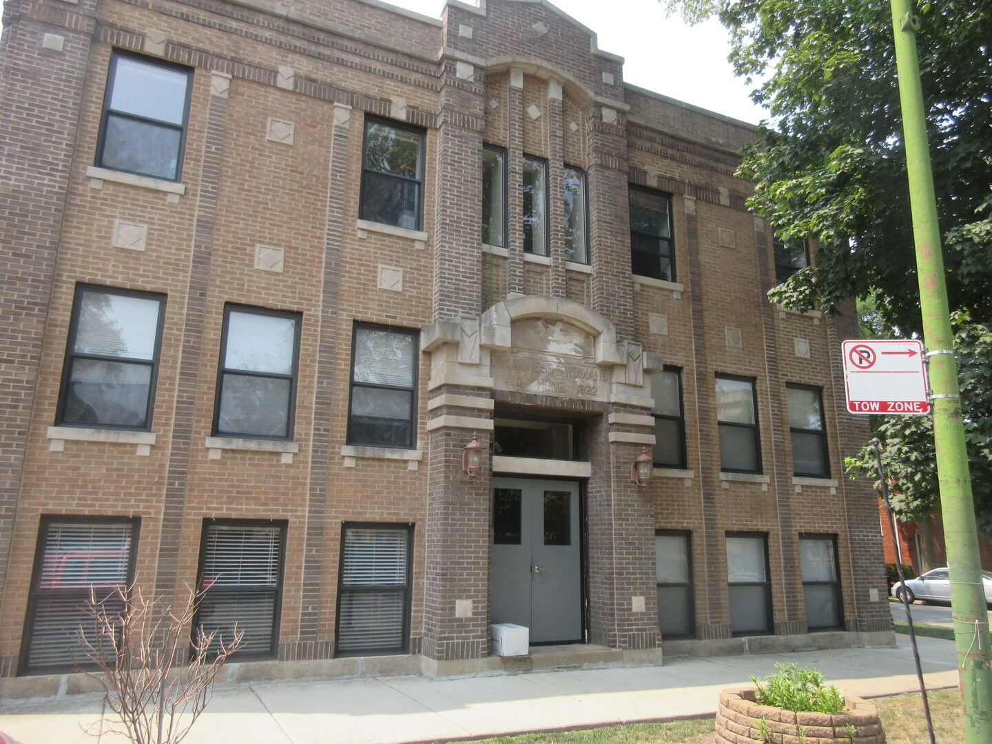 Property Photo:  1856 N Sawyer Avenue 202  IL 60647 