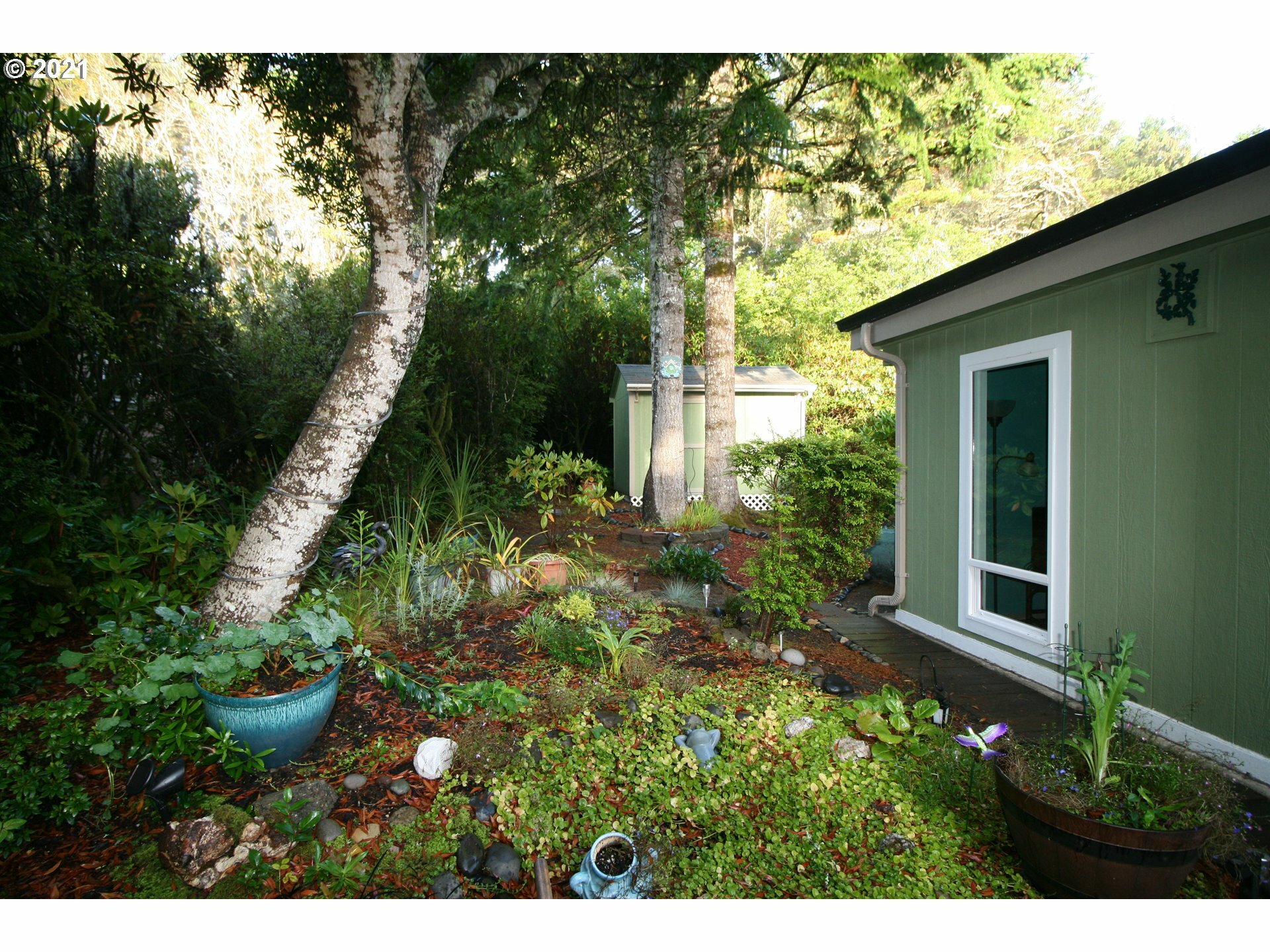 Property Photo:  1600 Rhododendron Dr 203  OR 97439 