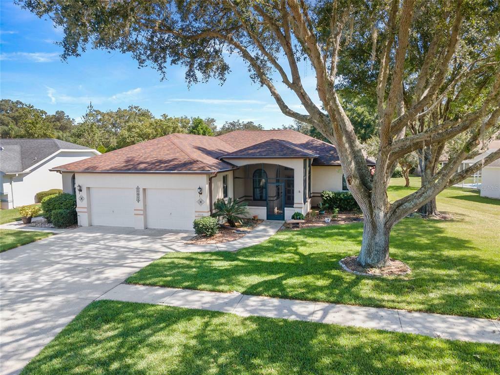 Property Photo: 6604 Northlake Drive FL 33542