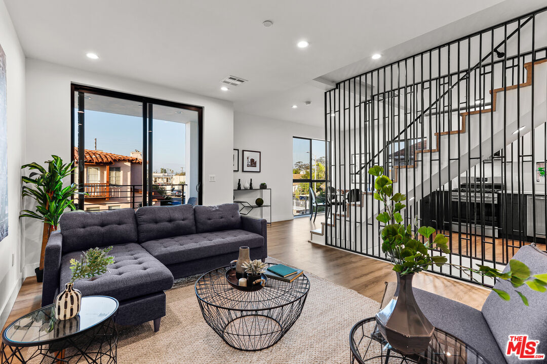 Property Photo:  3202  W 16th Pl  CA 90019