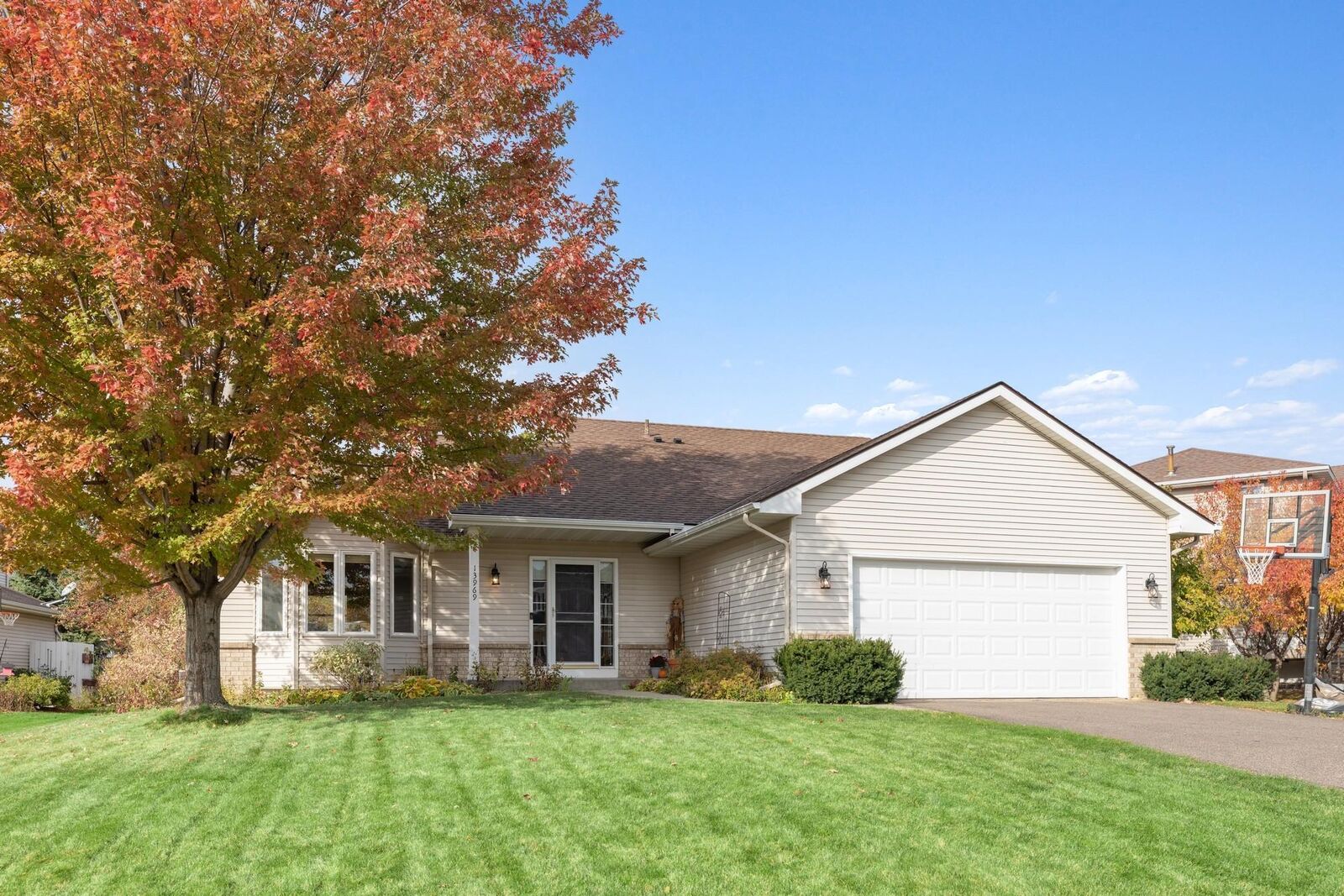 Property Photo:  13969 Findlay Court  MN 55124 