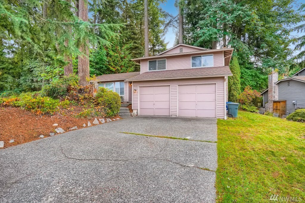 Property Photo: 15727 SE 45th Ct WA 98006
