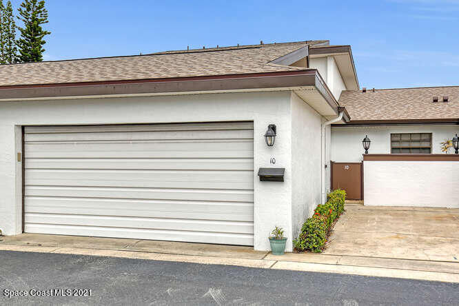 Property Photo: 255 Paradise Boulevard FL 32903