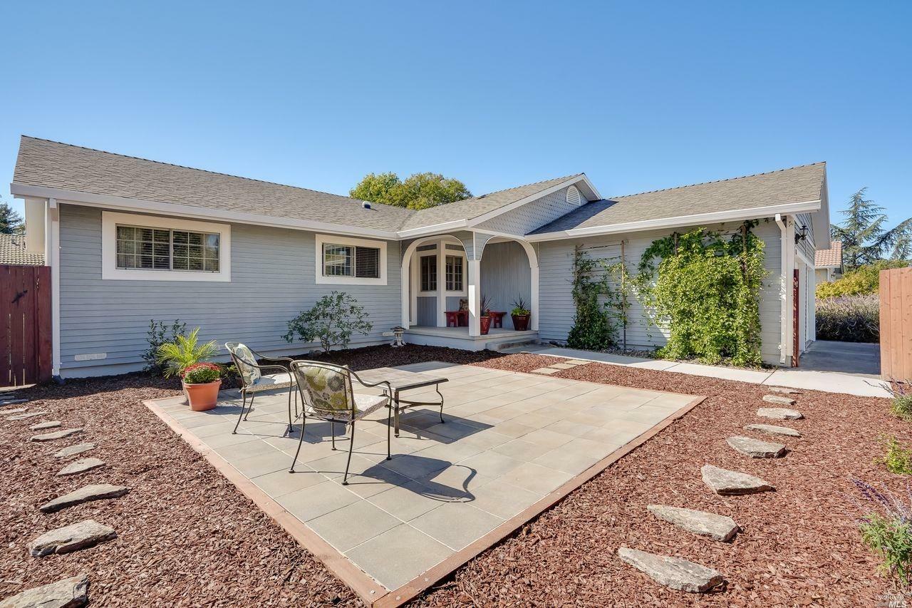 Property Photo:  943 San Francisco Way  CA 94928 