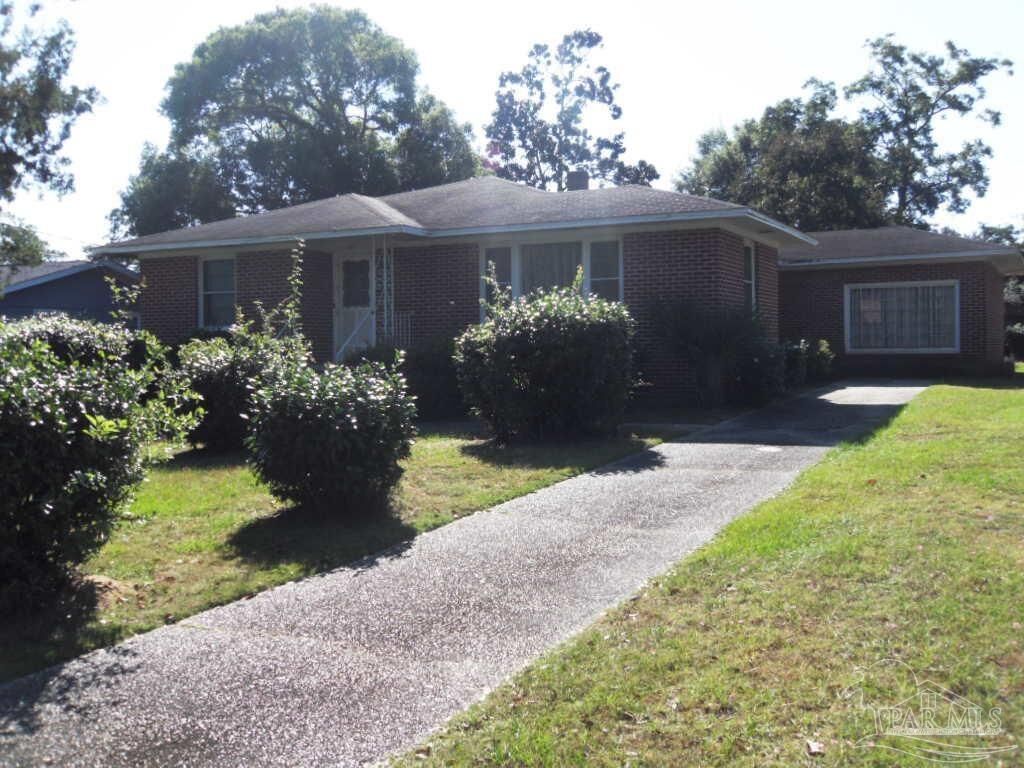 Property Photo:  1811 E Hayes St  FL 32503 
