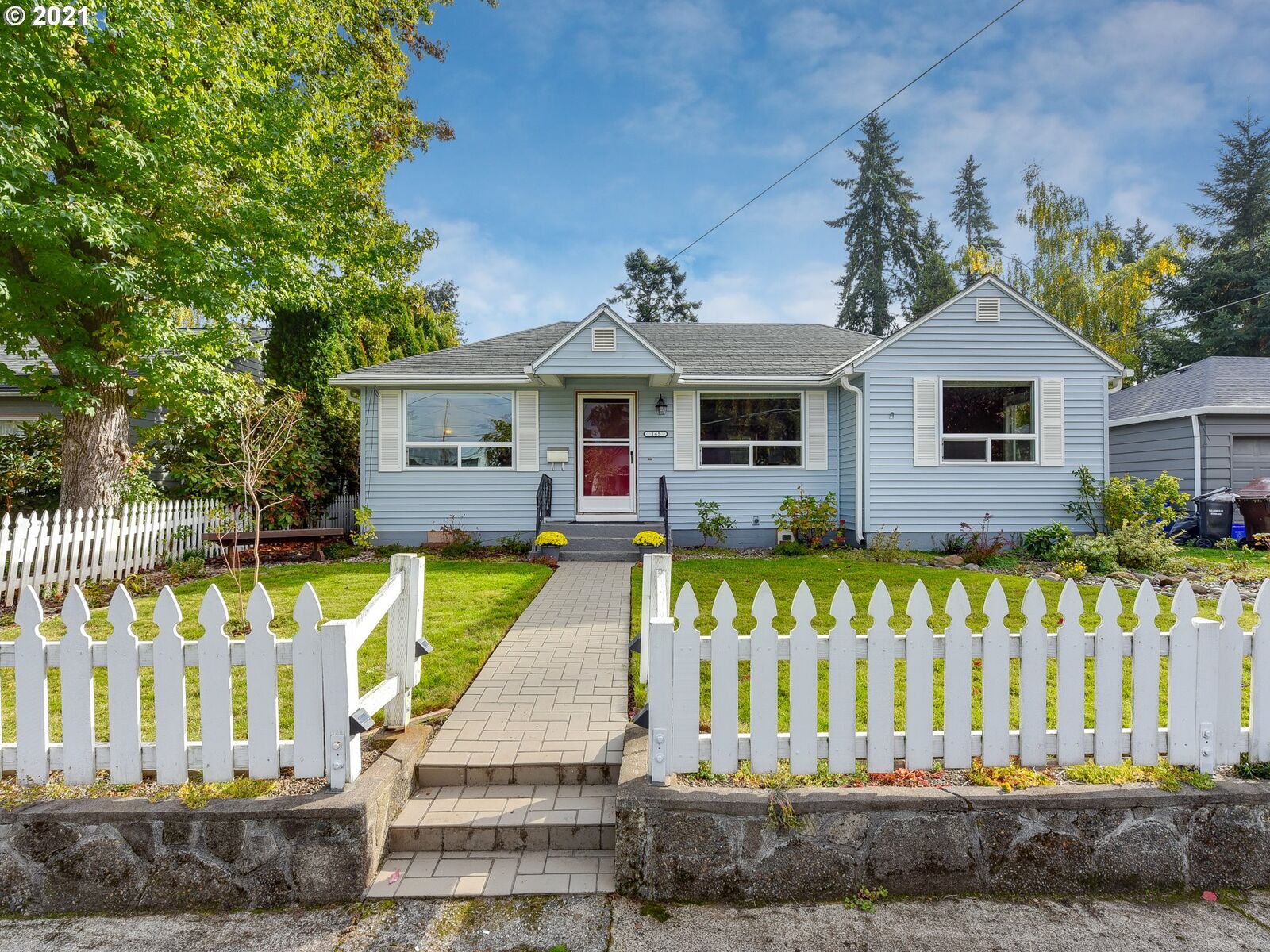 Property Photo:  145 Ipswich St  OR 97027 