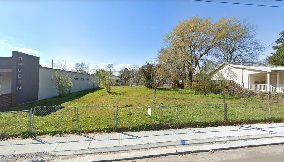 Property Photo:  327 Reynoir Street  MS 39530 