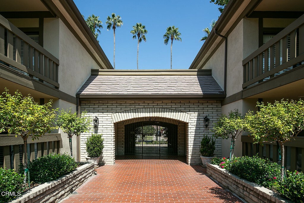 Property Photo:  202 Palmetto Drive  CA 91105 