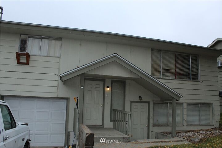 Property Photo:  331 NE 11th Street  WA 98802 