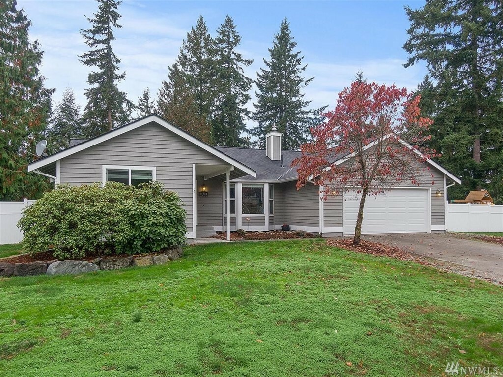 Property Photo:  11204 208th Av Ct E  WA 98391 