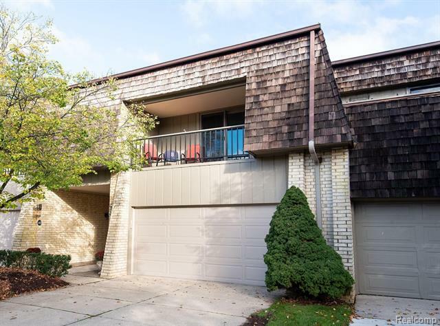 Property Photo:  1240 Oakwood Court  MI 48307 