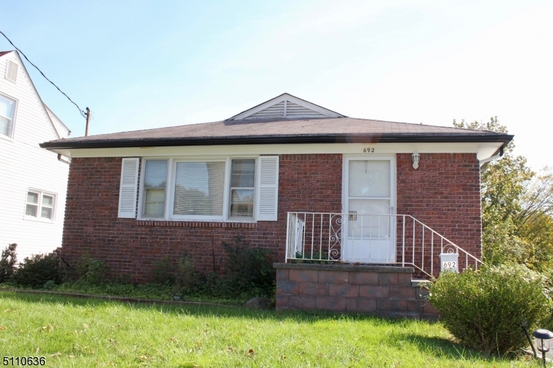 Property Photo:  692 Pleasant Valley Way  NJ 07052 