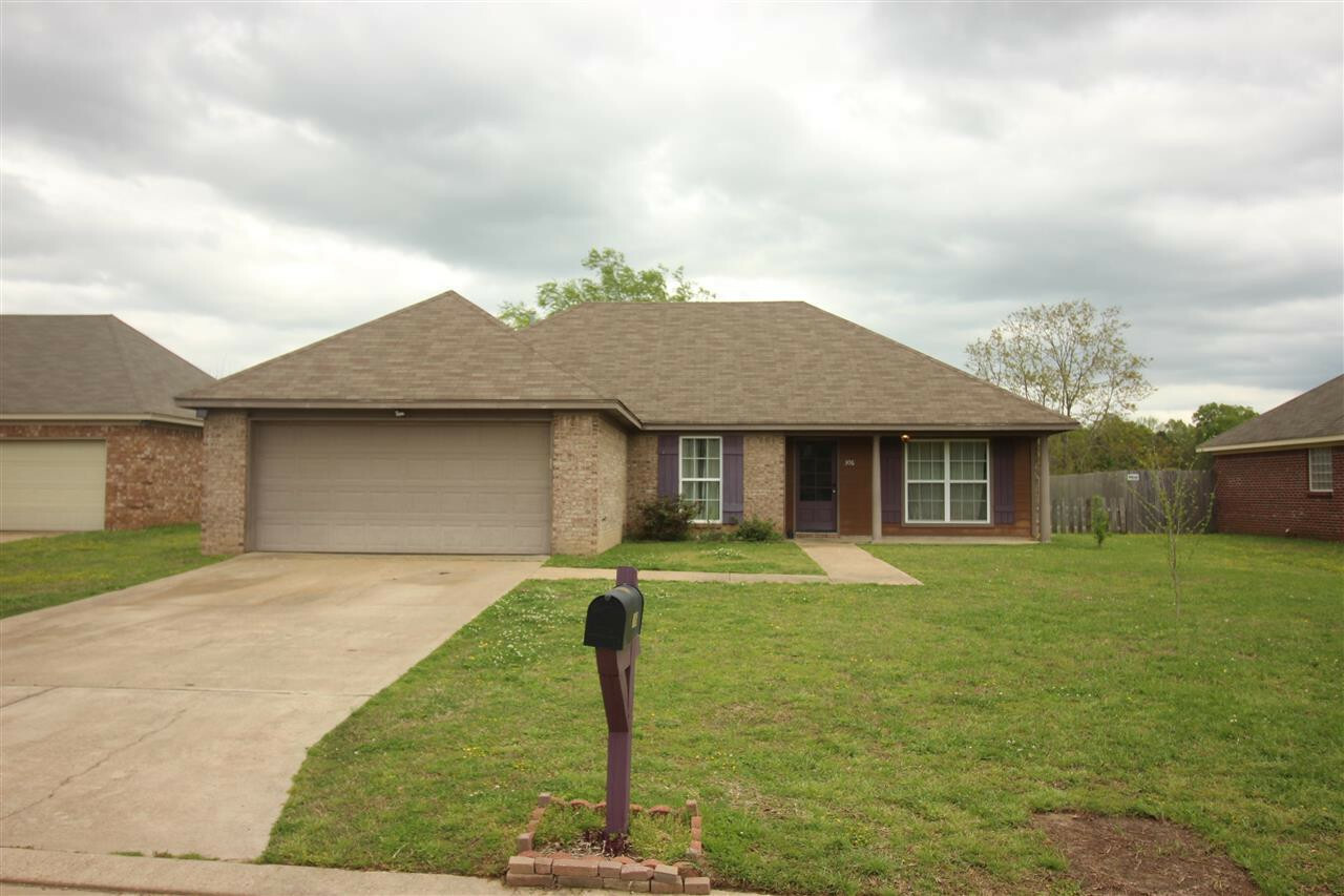 Property Photo:  306 Oak Park Way  MS 39208 